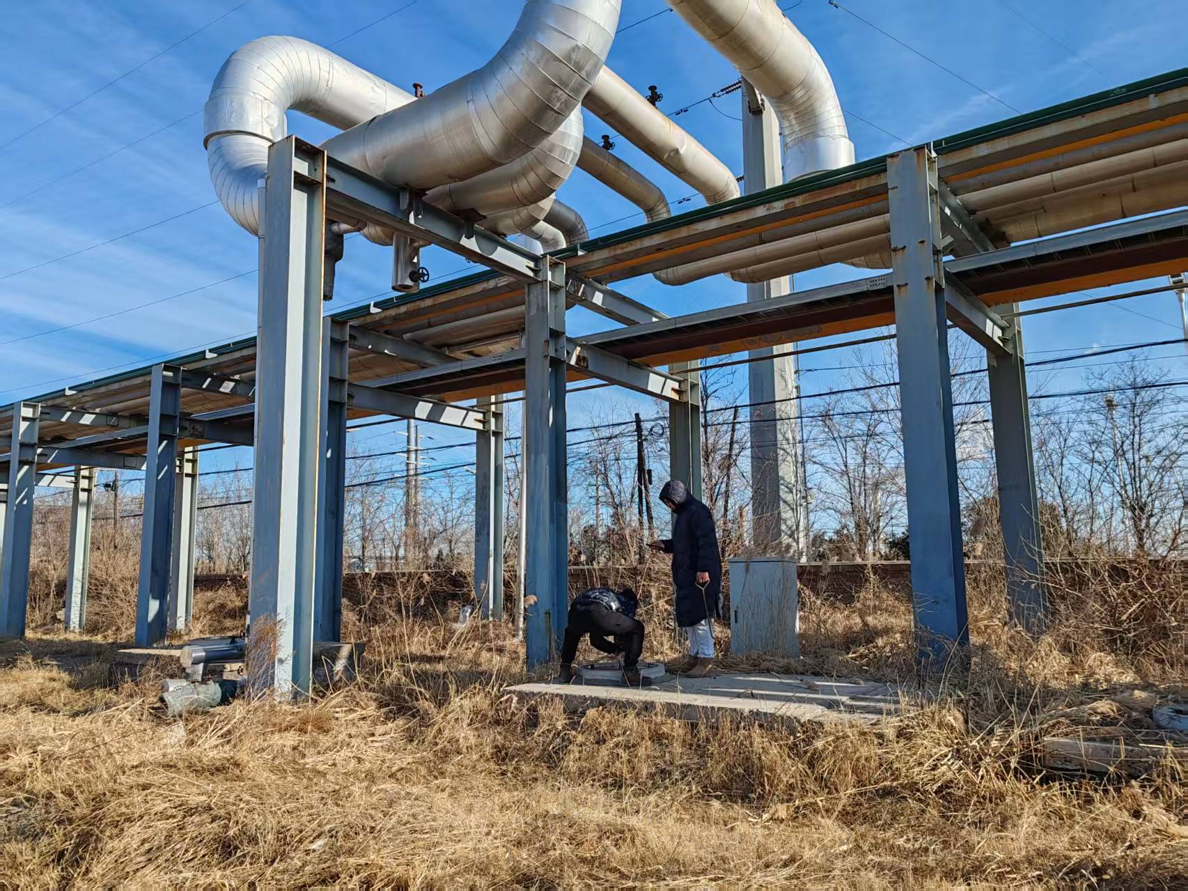 徒步巡檢筑防線(xiàn)&mdash;&mdash;滄州供排水臨港分公司開(kāi)展供水管網(wǎng)...